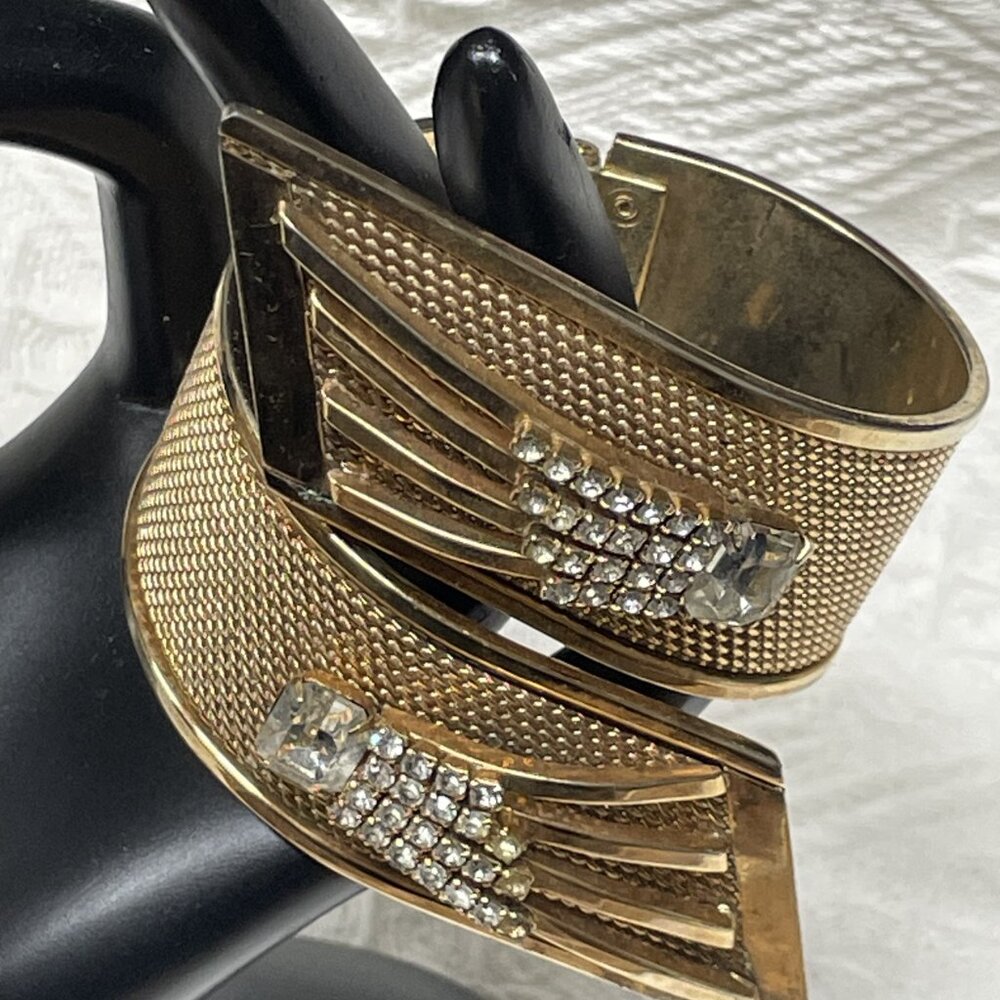 VINTAGE ANTIQUE GOLD TONE MESH DECO RHINESTONE DESIGNED CROSSOVER HINGE BRACELET - Picture 5 of 9